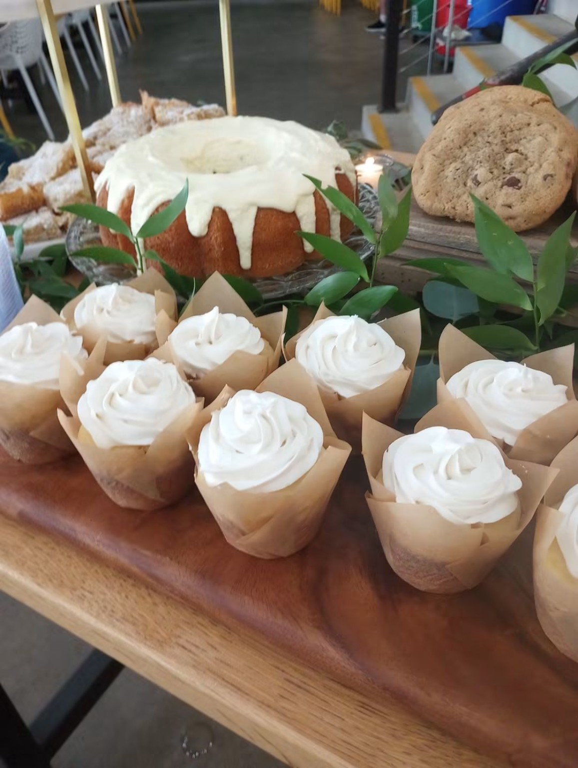 Small decorated desserts arranged for service