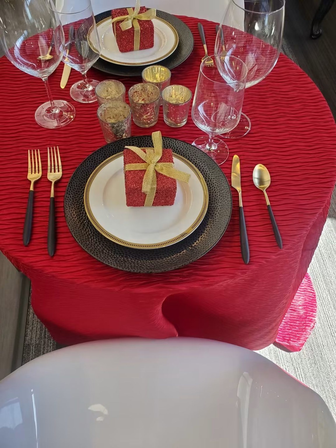 Red celebration place setting